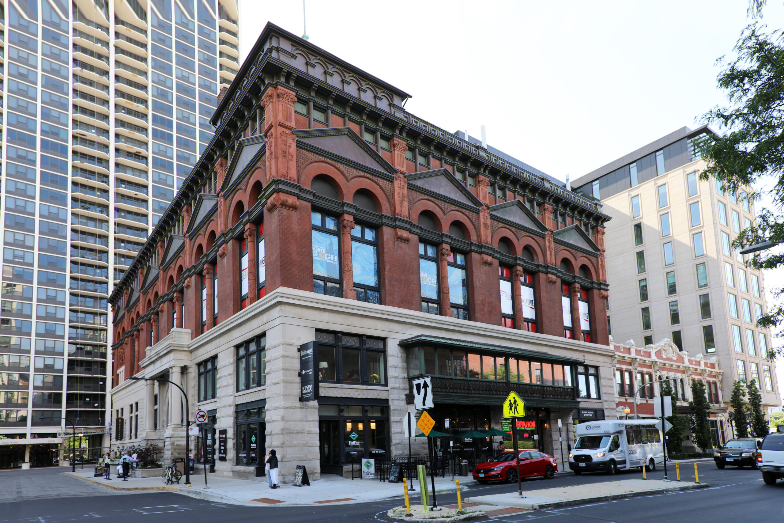 Chicago Cubs open team store on Mag Mile